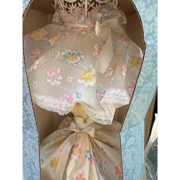 Rare 1960 Gilbert Doll Lamp Still In Box Floral Shade & Dress Boudoir Lady lamp - Picture 6 of 12